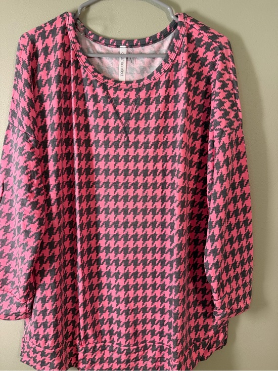 Dear Scarlett Tops - Dear Scarlett Pink and Gray Houndstooth Pullover top